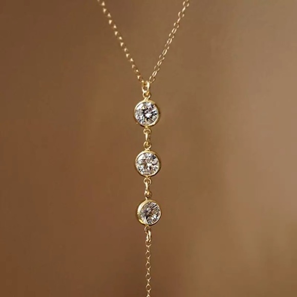 New! Gold Backdrop Necklace - Picture 5 of 6